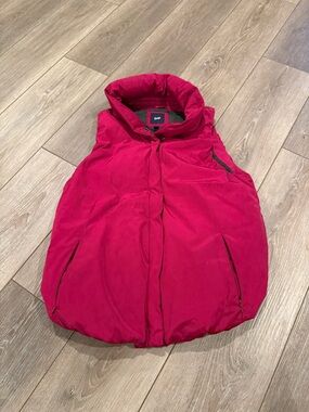 GAP Insulated Puffer Vest in Fuchsia